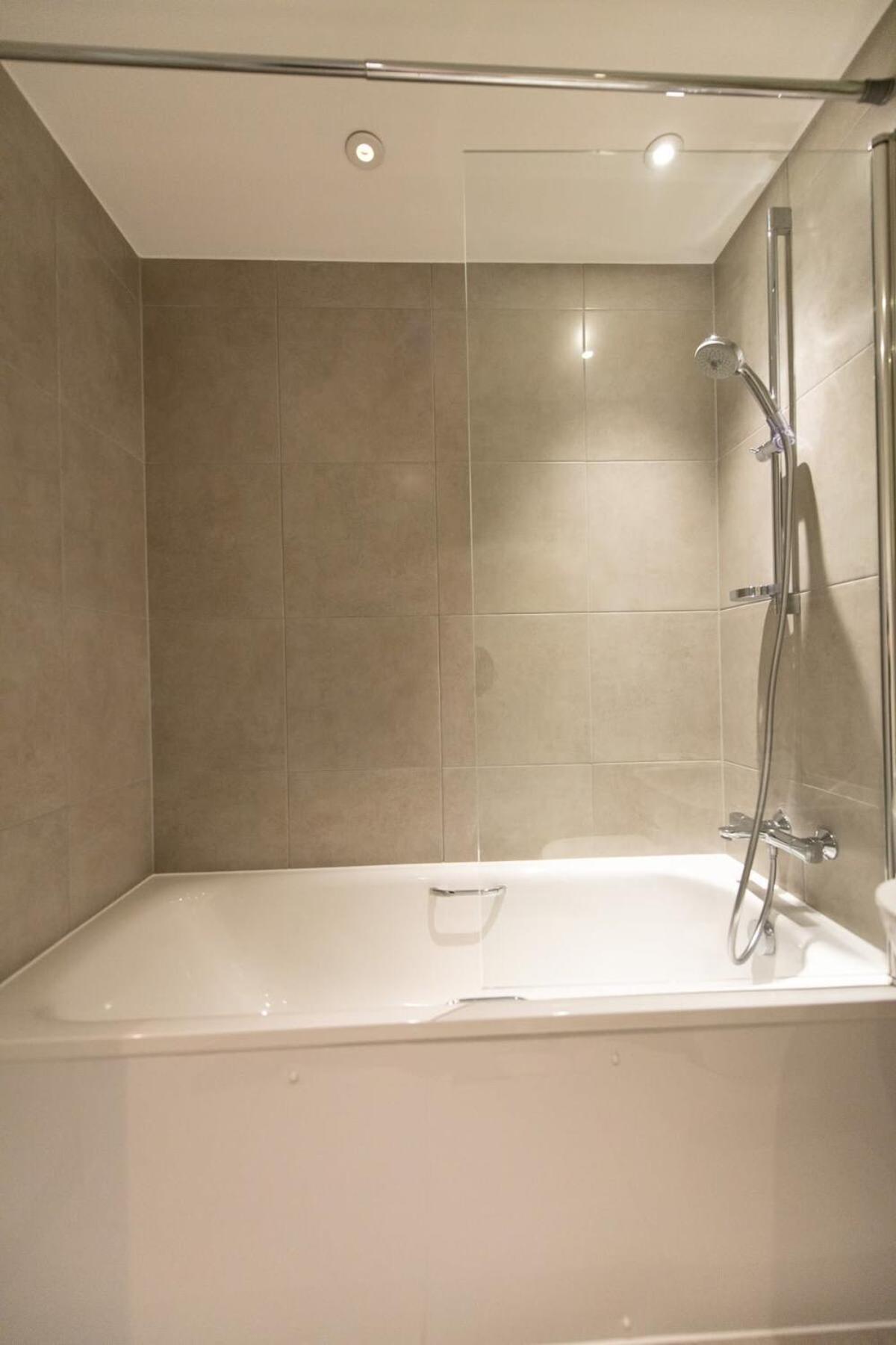 Fantastic 1 Bed Apartment In Crawley Exterior foto
