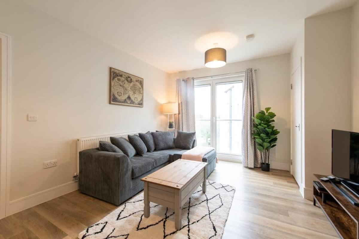 Fantastic 1 Bed Apartment In Crawley Exterior foto