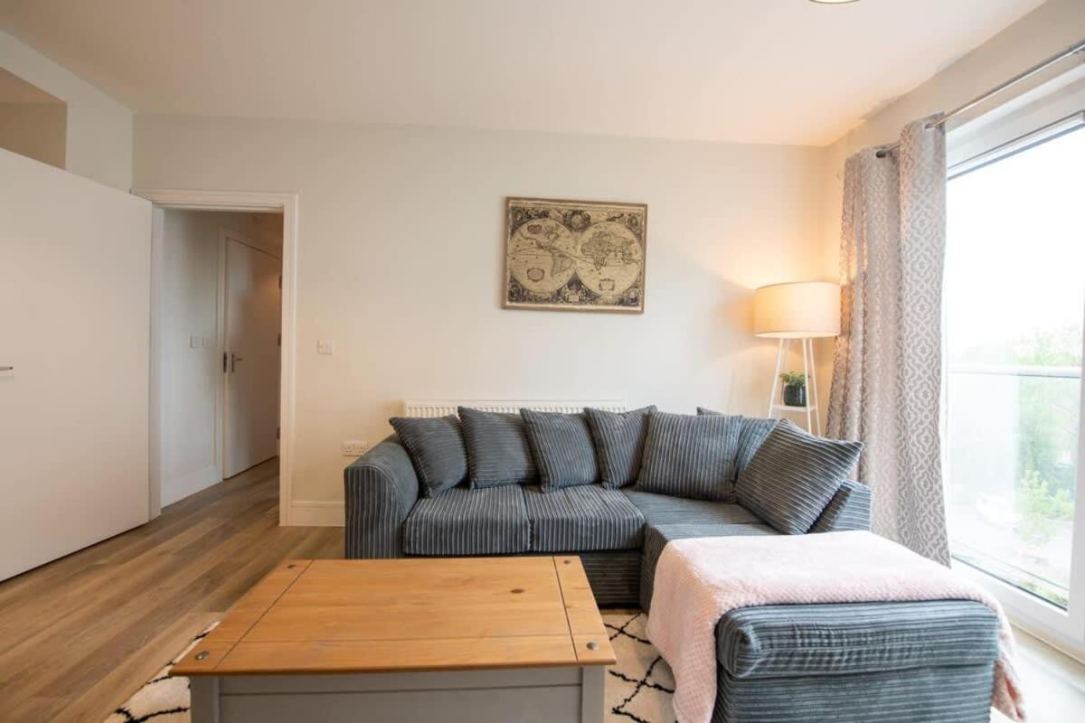 Fantastic 1 Bed Apartment In Crawley Exterior foto