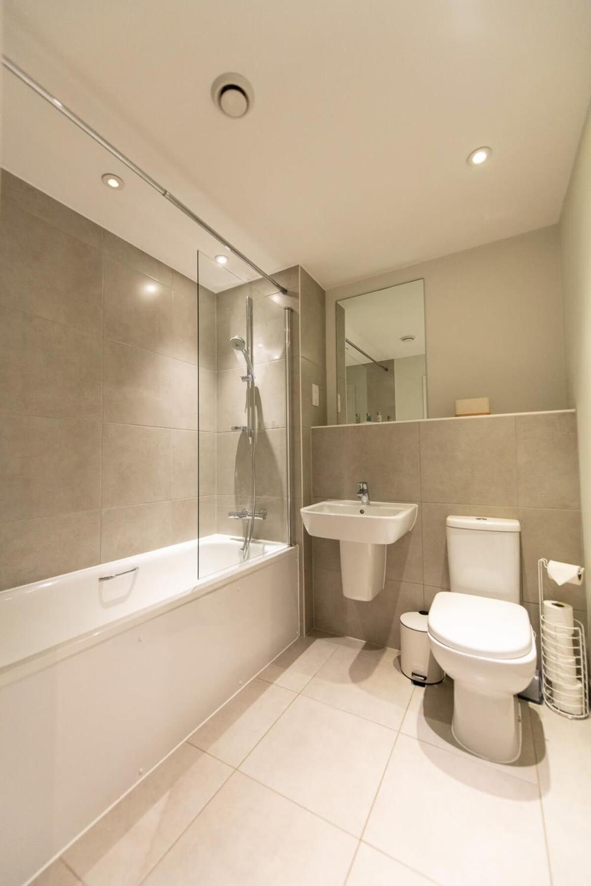 Fantastic 1 Bed Apartment In Crawley Exterior foto